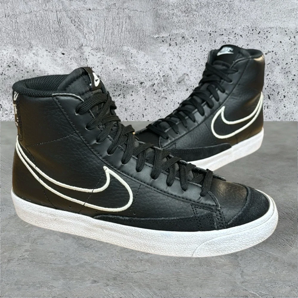 Nike Blazer Mid ‘77 SE (GS) Black Playful Fonts DJ0265-001 Shoes- SZ 5.5Y- 7.5 W